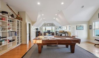 127 Cliff Dr, Narragansett, RI 02882