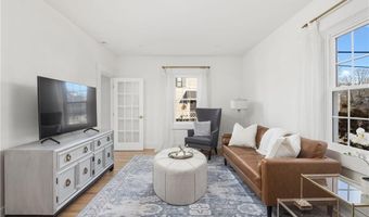 17 Old Beach Rd, Newport, RI 02840