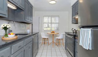 21 Harbour Vlg C, Branford, CT 06405