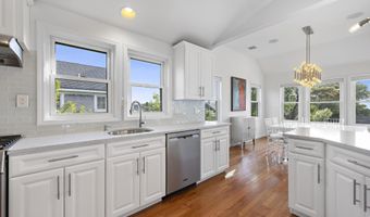 706 S BAY Ave, Beach Haven, NJ 08008