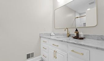 2208 Applewood Ct, Ann Arbor, MI 48103