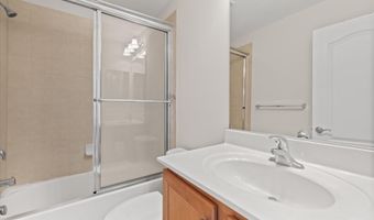 10900 HOLYSTONE Ln 202, Berlin, MD 21811