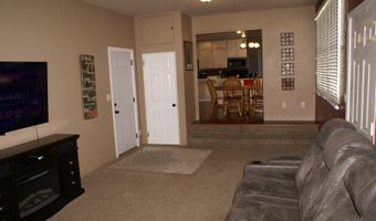 102 Linda Ln, Aberdeen, SD 57401