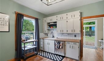 1115 7th St, Baldwin City, KS 66006