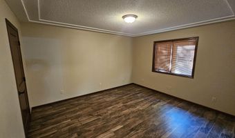 2702 Railroad Cir, Aberdeen, SD 57401