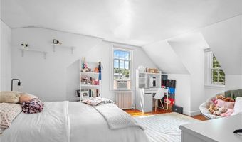 19 Harborview Ave, Bristol, RI 02809