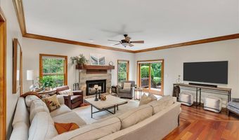 28 Loudon Pkwy, Albany, NY 12211