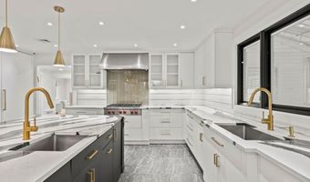 20 Algonquin Cir, Airmont, NY 10952