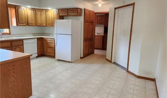 1700 W Larson St, Knoxville, IA 50138