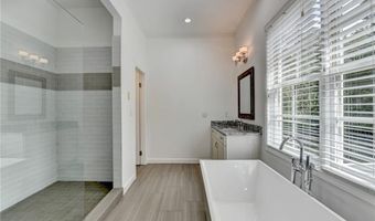 337 Lakeshore Dr, Berkeley Lake, GA 30096