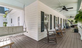 8 Dolphin Point Dr, Beaufort, SC 29907