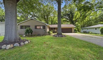 1097 Oak Tree Rd, Akron, OH 44320