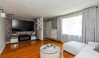 7 Oakcrest Dr, North Providence, RI 02904