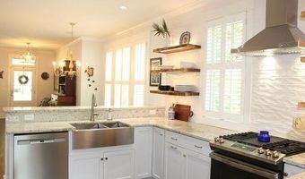 10 Hayek St, Beaufort, SC 29907