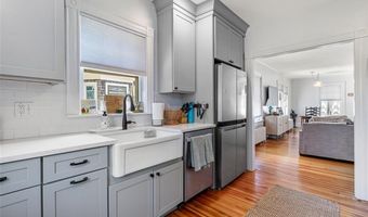 4 Findlay Pl, Newport, RI 02840