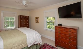 198 Gibbs Ave, Newport, RI 02840