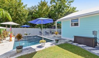 321 Saint George St, Bay St. Louis, MS 39520