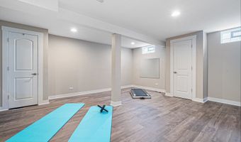 1302 W Campbell St, Arlington Heights, IL 60005