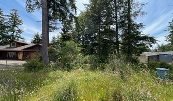 12 Th Ct, Bandon, OR 97411