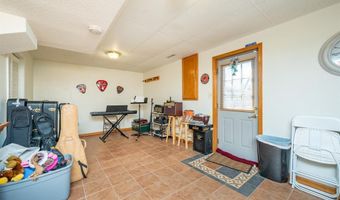 302 12th Ave NW, Altoona, IA 50009