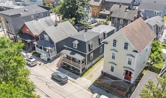 6 Pond Ave, Newport, RI 02840