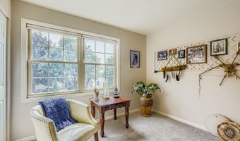 1967 N Woodland Ln, Arlington Heights, IL 60004