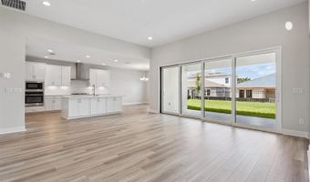 5286 WOLF CREEK Dr, Apollo Beach, FL 33572
