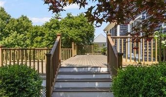 220 Island Dr, Middletown, RI 02842