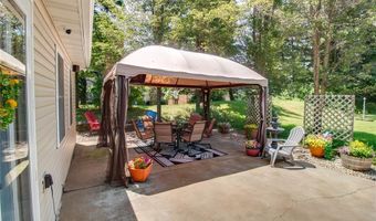 2421 Woodcrest Dr, Alton, IL 62002