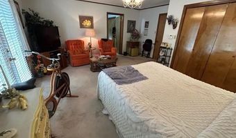 102 E Crockett St, De Kalb, TX 75559