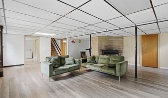 912 W Pleasant St, Aurora, MO 65605