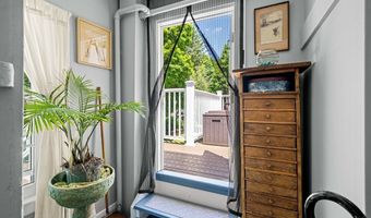 376 Main St 4, Amesbury, MA 01913