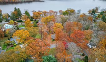 15 Hazen St, Chester, CT 06412