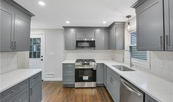 6 Hilton Ave, East Providence, RI 02915