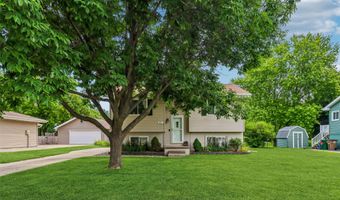 615 10th Ave NW, Altoona, IA 50009
