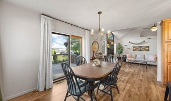 149 Country Club Ct, Anamosa, IA 52205