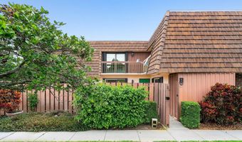 9 Atrium Cir A, Atlantis, FL 33462