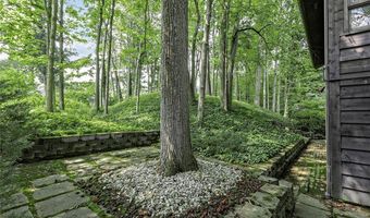 191 Parkview Dr, Aurora, OH 44202