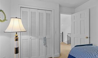 2 Lasalle Pl, Newport, RI 02840
