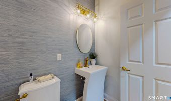 14 Woodcrest Ln 14, Danbury, CT 06810