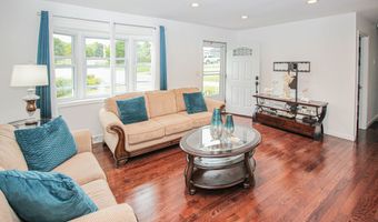 40 Grove Pl, Danbury, CT 06810