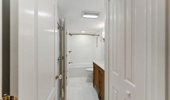 364 Bellevue Ave D3, Newport, RI 02840