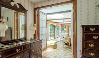 9 Apache Ln, Cumberland, RI 02864