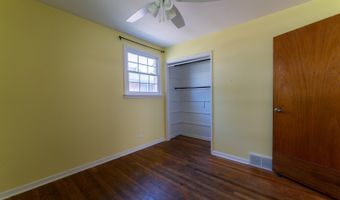425 S Clarendon Ave, Addison, IL 60101