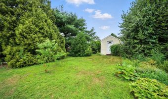 29 Park Ave, Belford, NJ 07718