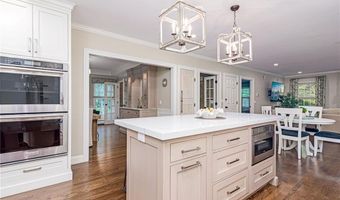 36 Beauchamp Dr, North Kingstown, RI 02874