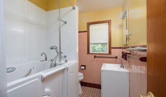 570 Garfield Ave, Belford, NJ 07718