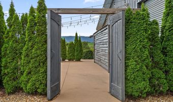 1020 Thomas Rd, Benton, TN 37307