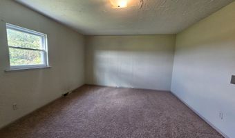 15 W Prospect St, Aurora, MO 65605