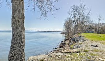431 McGregor Pt, Alburgh, VT 05440